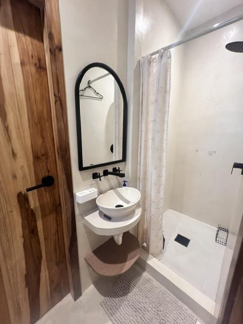 House for sale in Santa Elena | Ruta del Sol | Olon, Casa al pie del mar en Punta Blanca, 244 m²