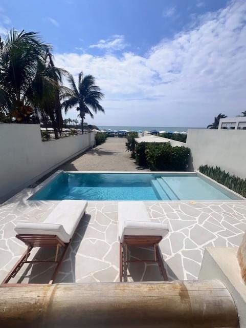House for sale in Santa Elena | Ruta del Sol | Olon, Casa al pie del mar en Punta Blanca, 244 m²