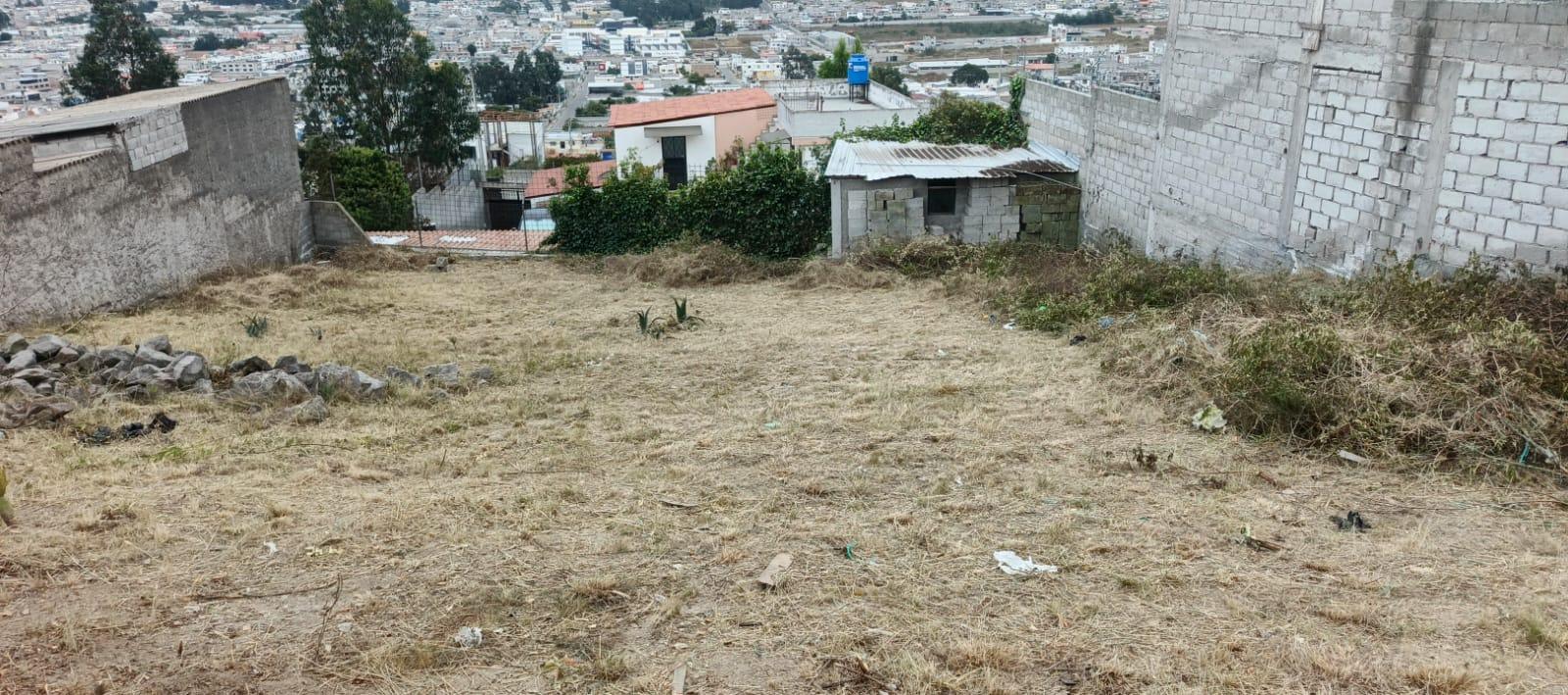 Land in Calderón