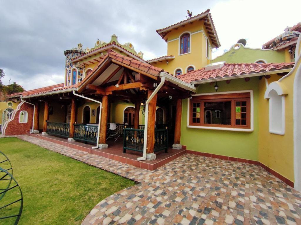 Quinta en venta en Pichincha | Quito | Alangasí, Calles Manuela Cañizares No. Oe1-101 y Eugenio Espejo