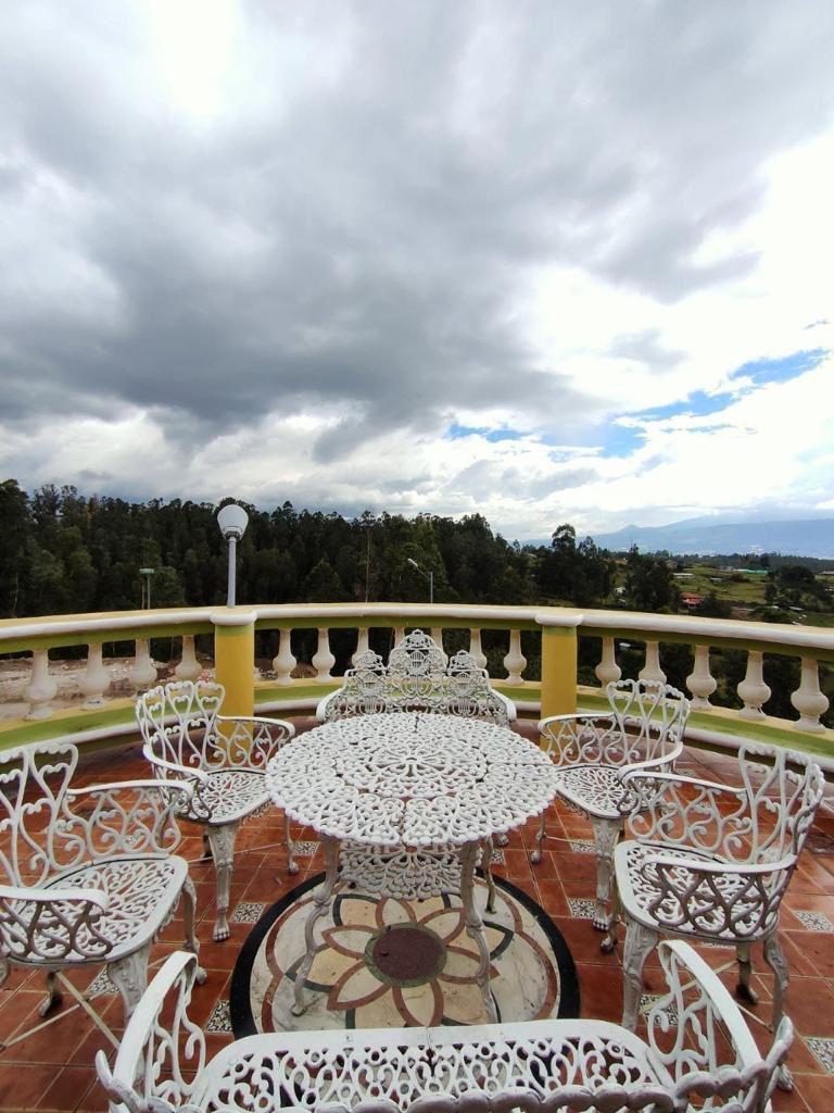 Quinta en venta en Pichincha | Quito | Alangasí, Calles Manuela Cañizares No. Oe1-101 y Eugenio Espejo