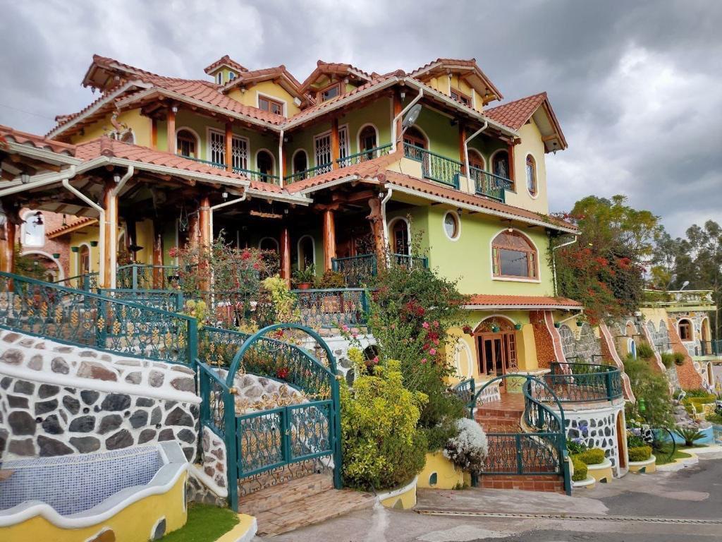 Quinta en venta en Pichincha | Quito | Alangasí, Calles Manuela Cañizares No. Oe1-101 y Eugenio Espejo