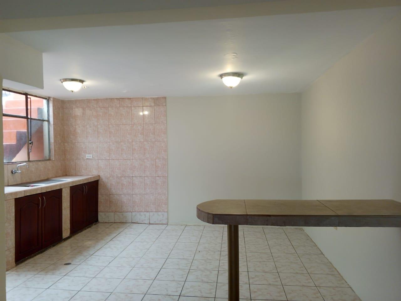 Casa en venta en Pichincha | Quito | Sur de Quito, PIO XII LULUNCOTO TERCERA SECTOR ETAPA VENDE CASA 3 DEPARTAMENTOS, 260 m²