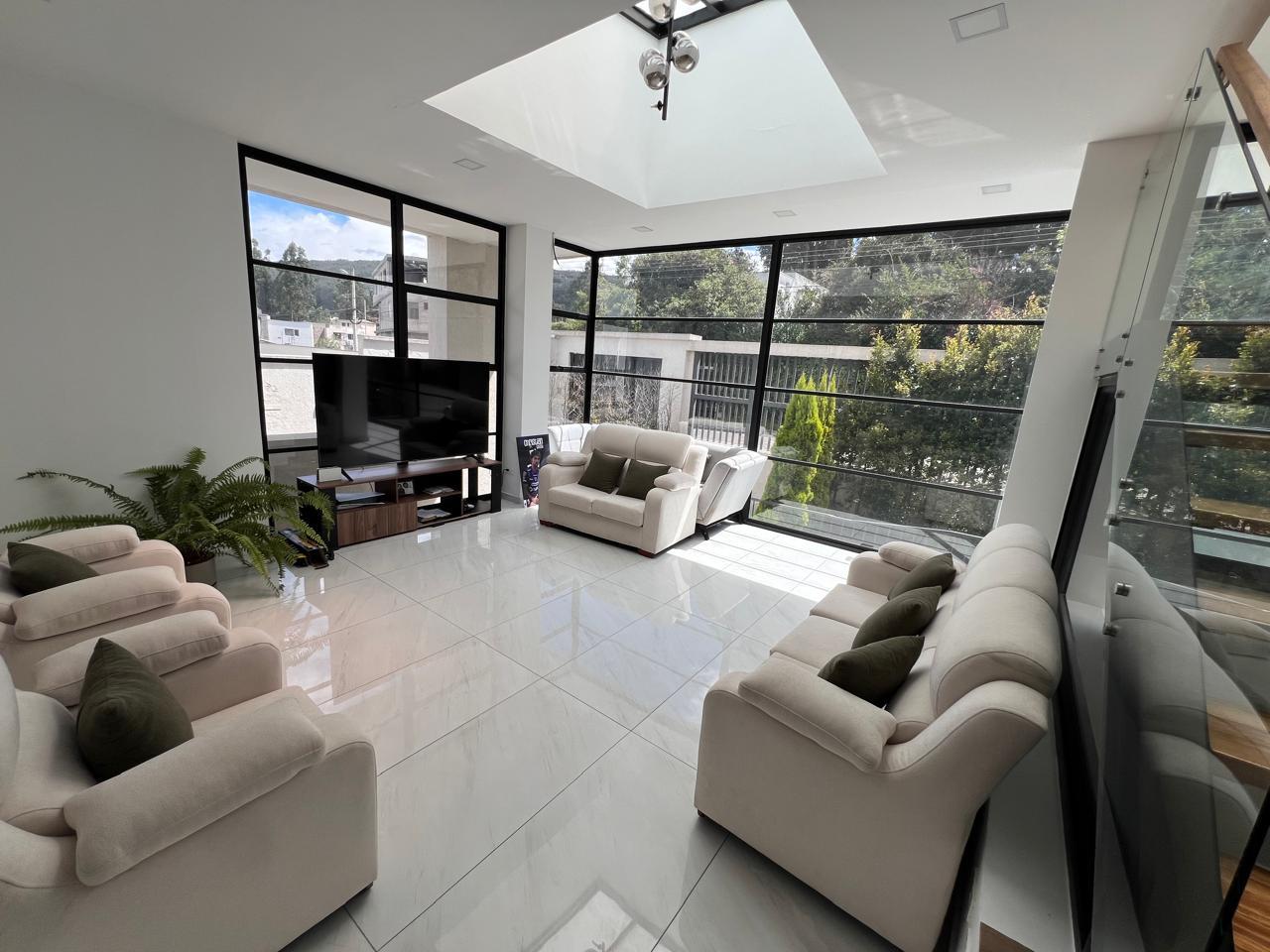Casa en Venta sector Conocoto Urbanizacion Ex Lasallanos Valle de los Chillos 
