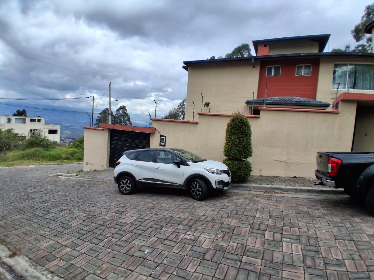 Casa en venta en Pichincha | Quito | Amagasí, Pasaje E18 N 52-16 y Nogales, San Isidro, Amagasí, 250 m²