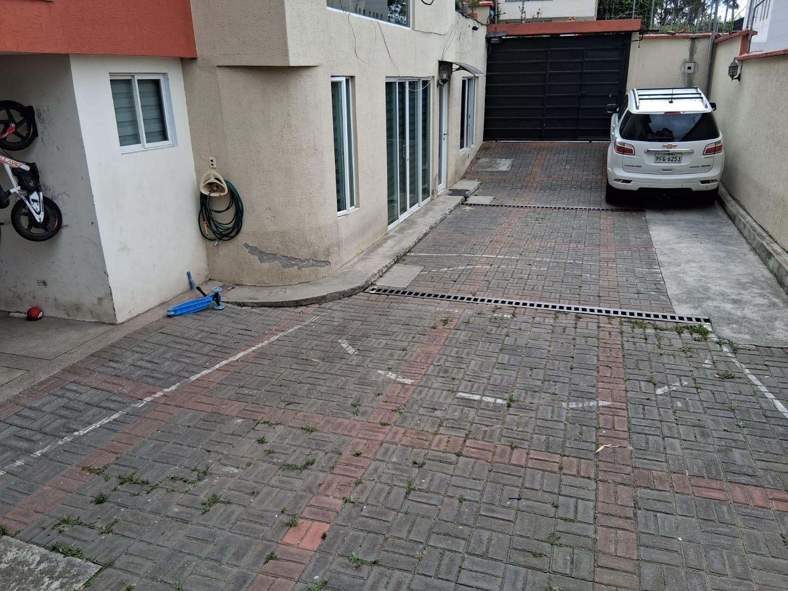 Casa en venta en Pichincha | Quito | Amagasí, Pasaje E18 N 52-16 y Nogales, San Isidro, Amagasí, 250 m²