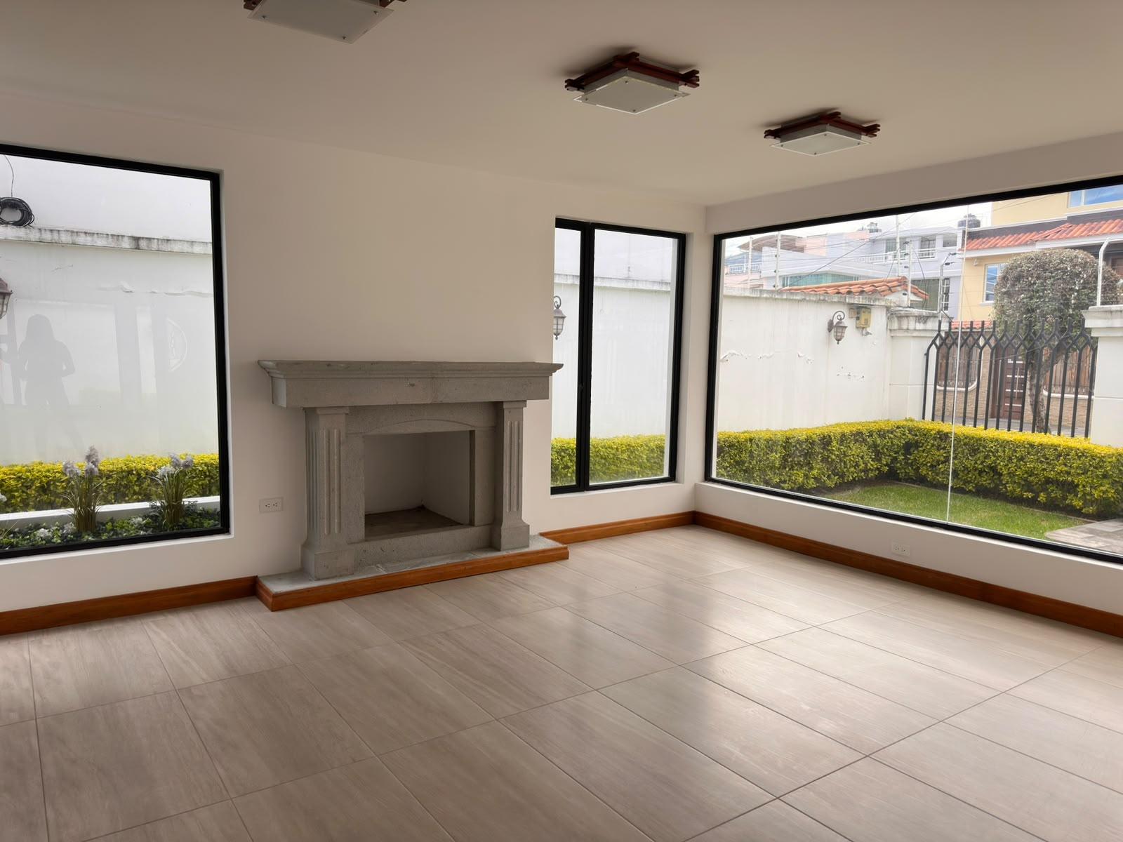 Casa en venta en Ecuador | Imbabura | Ibarra, Ibarra, Calle Pablo Anibal Vela, 380 m²