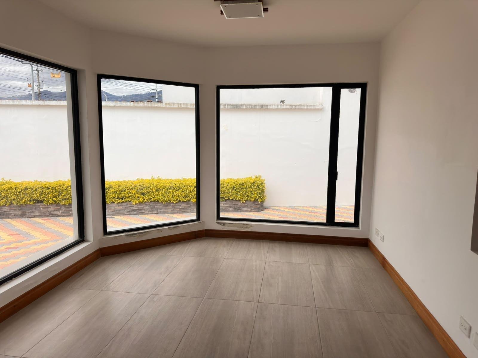 Casa en venta en Ecuador | Imbabura | Ibarra, Ibarra, Calle Pablo Anibal Vela, 380 m²