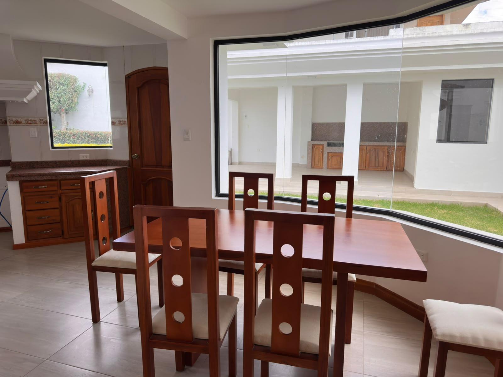 Casa en venta en Ecuador | Imbabura | Ibarra, Ibarra, Calle Pablo Anibal Vela, 380 m²