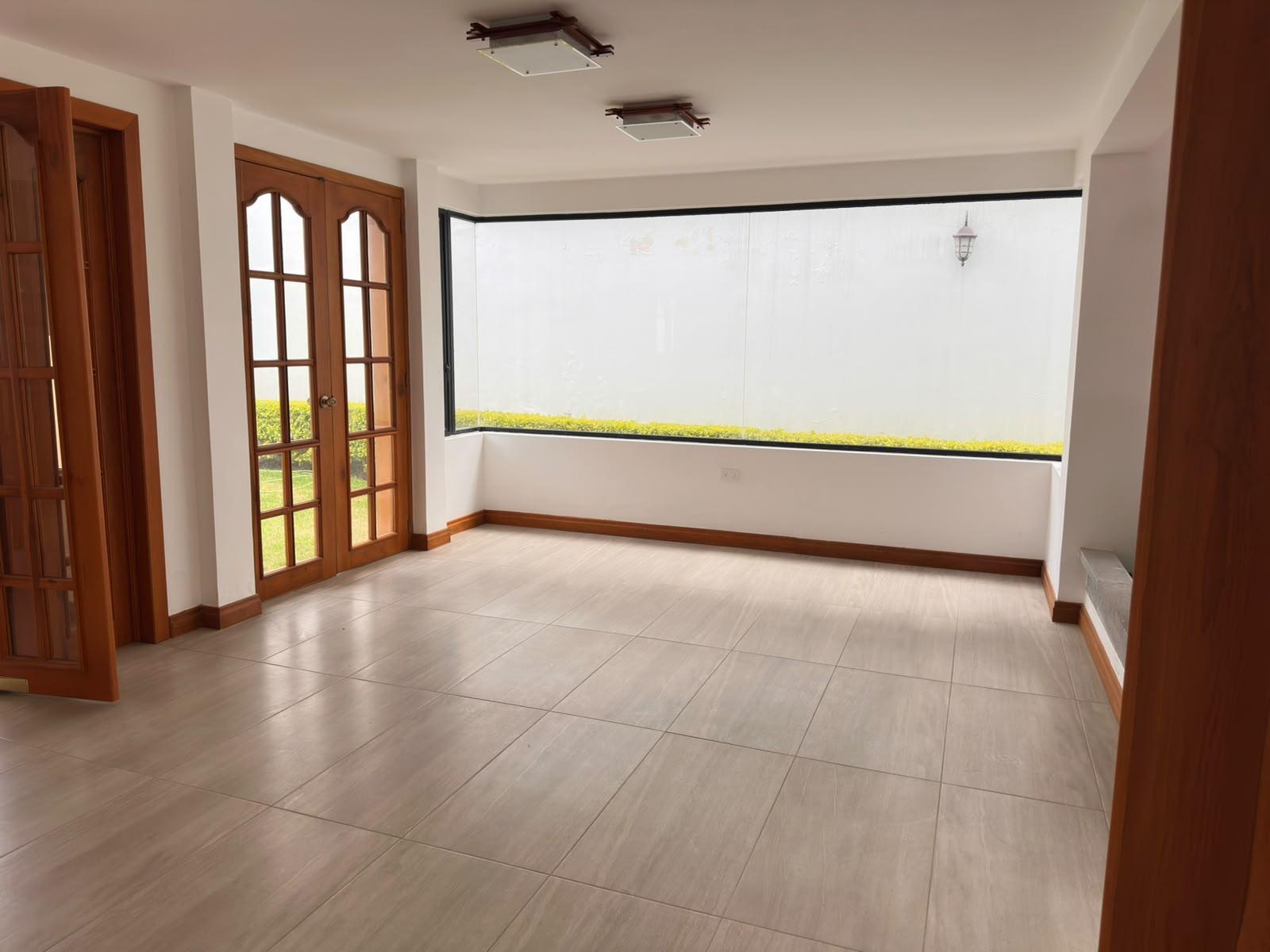 Casa en venta en Ecuador | Imbabura | Ibarra, Ibarra, Calle Pablo Anibal Vela, 380 m²