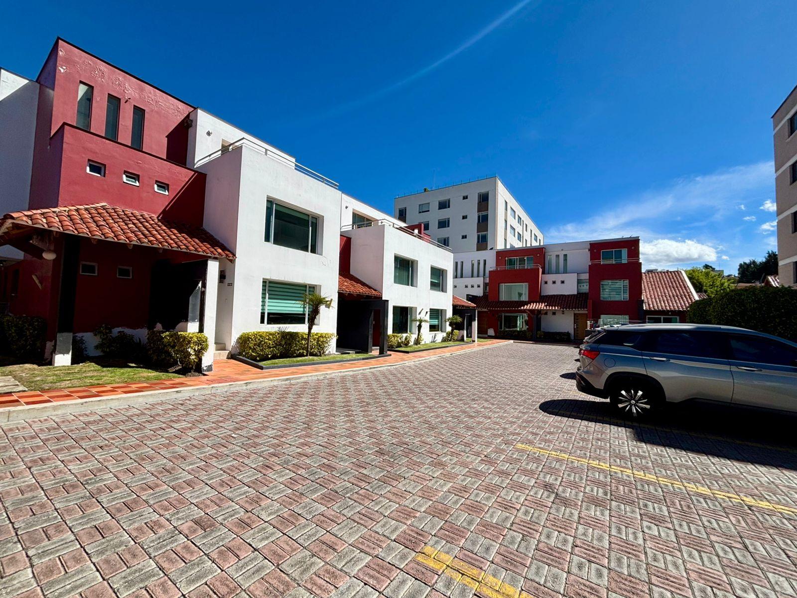 Casa en venta en Pichincha | Quito | Solca, Calle San Jose - Colegio Sek - Embajada Americana, 211 m²