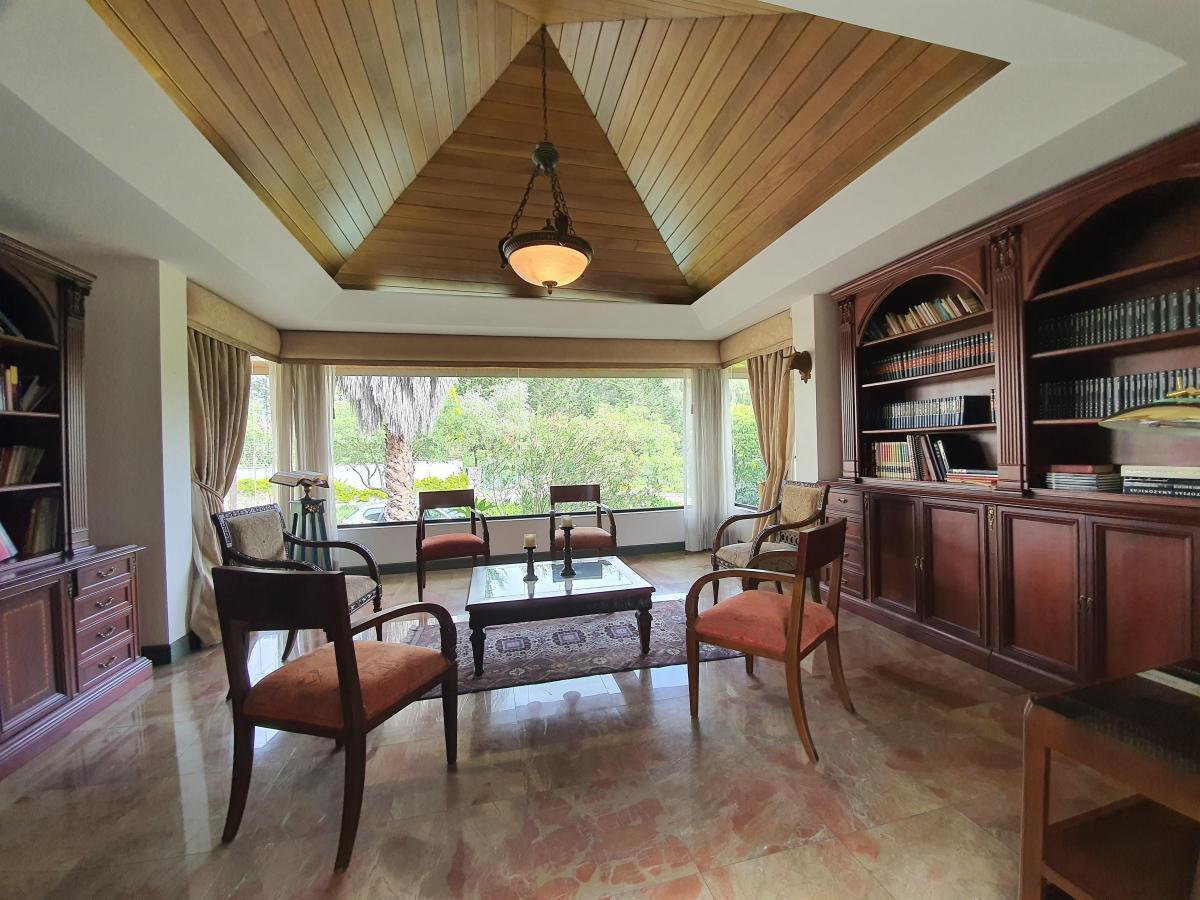House in Private Urbanization Miravalle 4