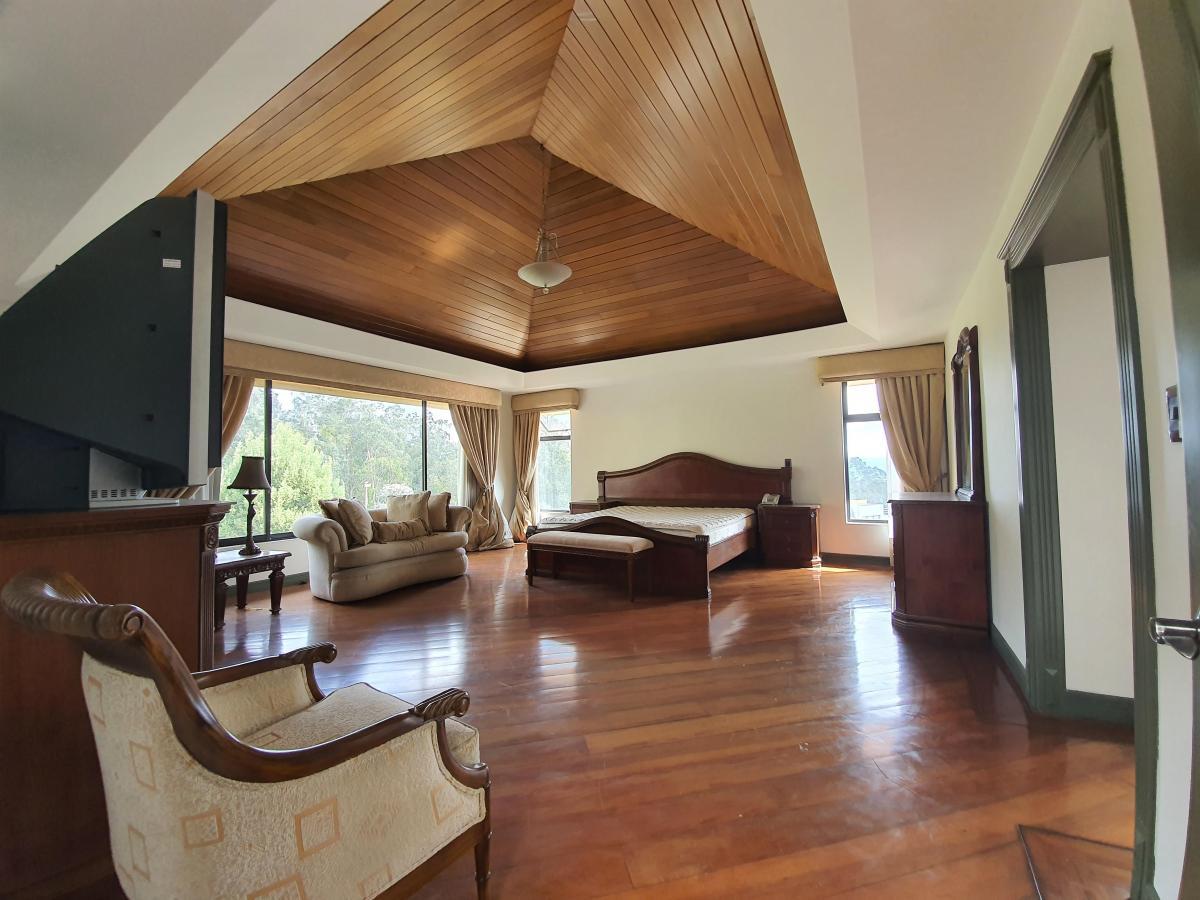 House in Private Urbanization Miravalle 5