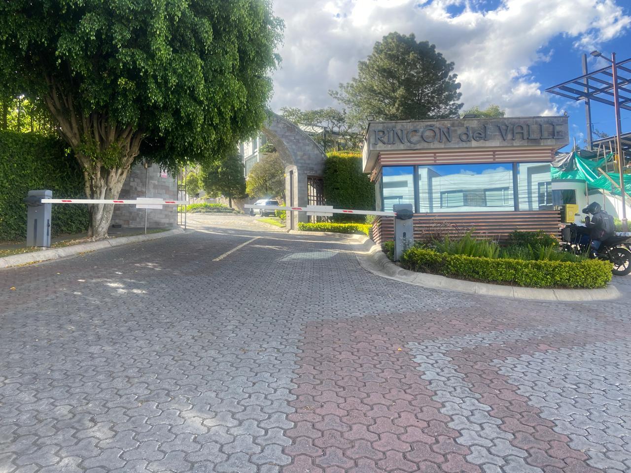 Terreno con proyecto aprobado para casa en Miravalle