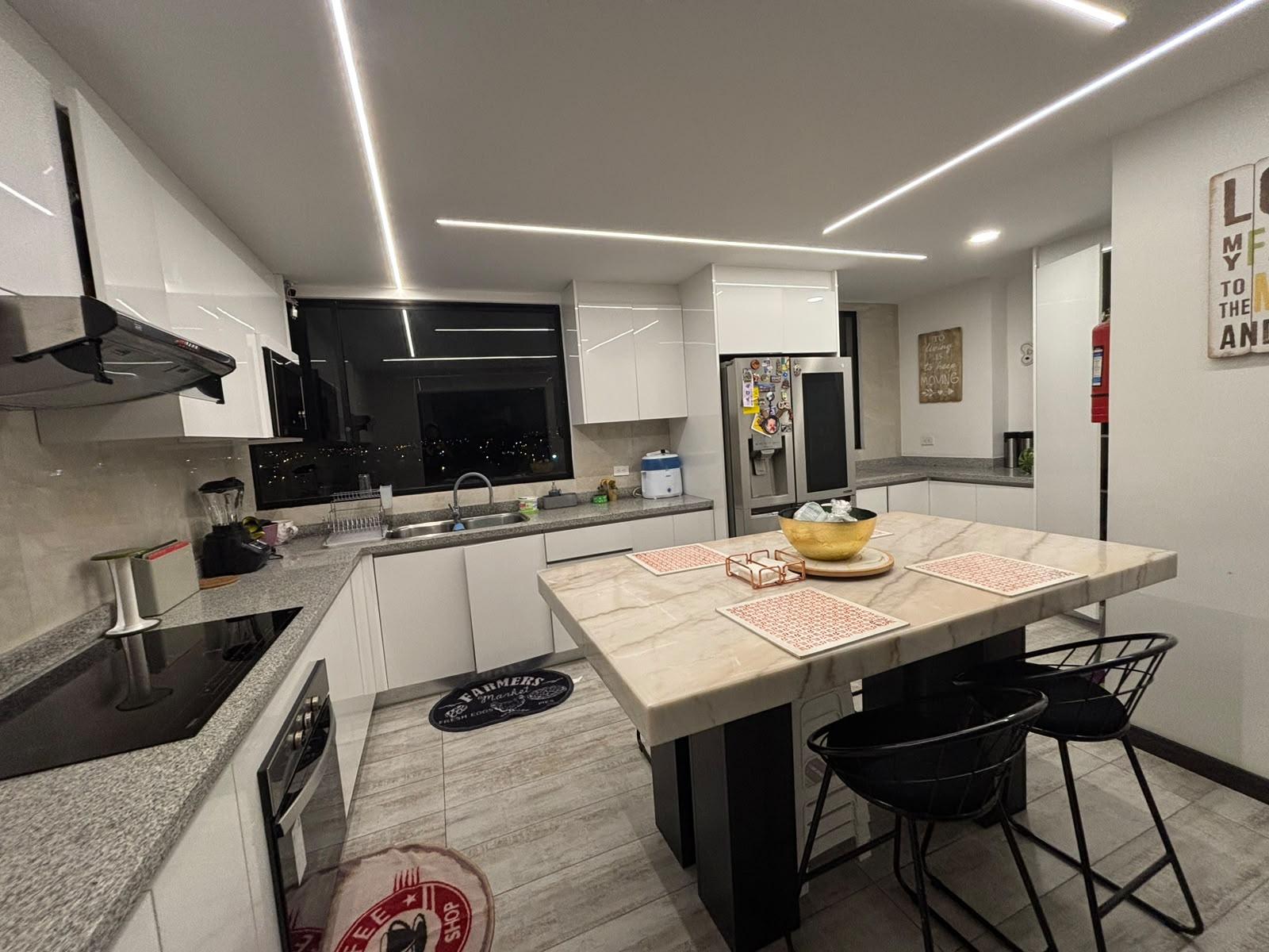 Departamento en venta en Pichincha | Quito | Tumbaco, Calle Los Arupos (Tumbaco), 256 m²