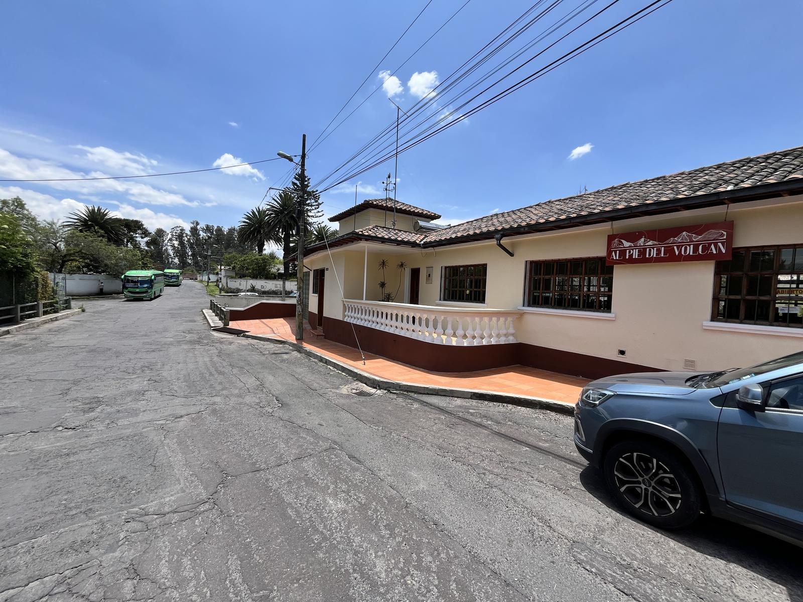 Commercial House with Thermal Pool for Sale in La Merced 2