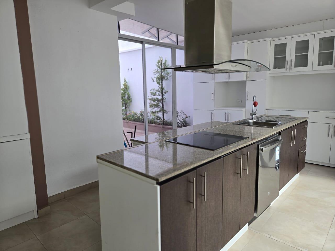 APARTMENT WITH INDEPENDENT STUDIO 3