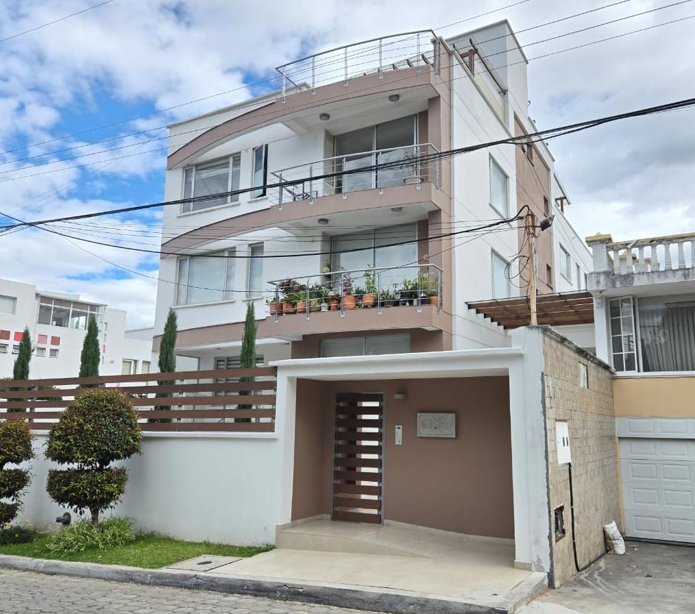 APARTMENT WITH INDEPENDENT STUDIO