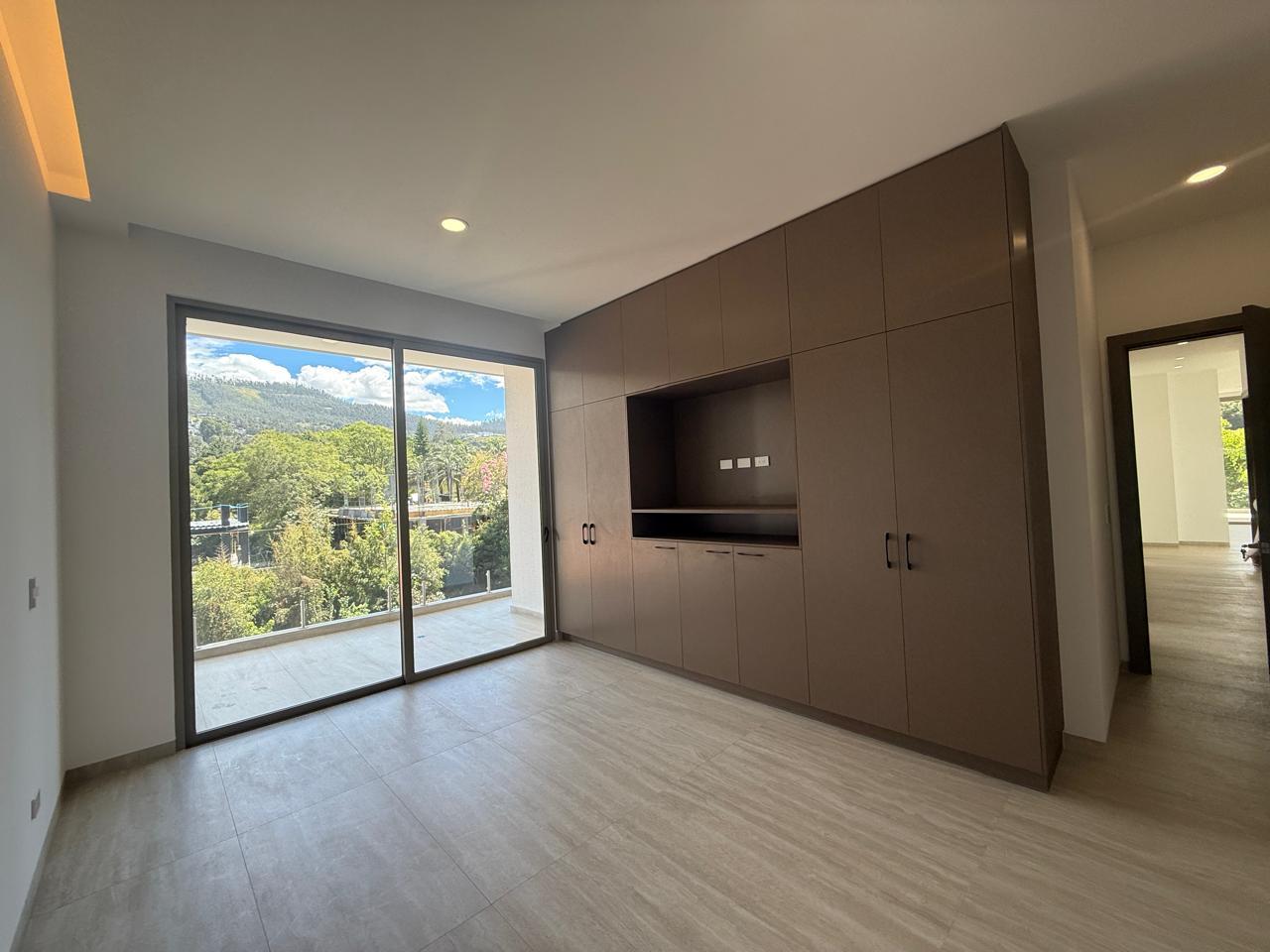 EXCLUSIVE 3-BEDROOM PENTHOUSE WITH PRIVATE TERRACE 4