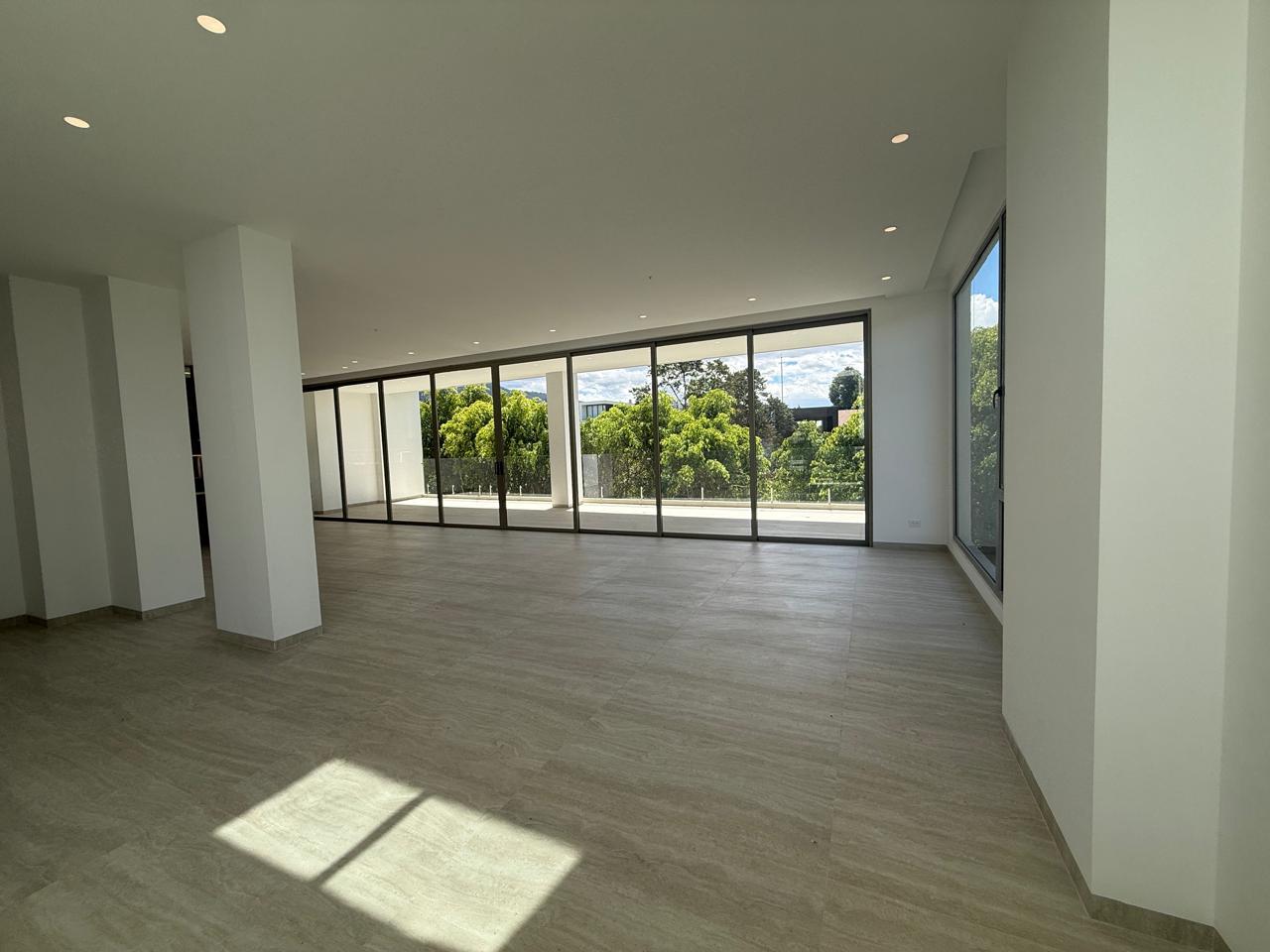 EXCLUSIVE 3-BEDROOM PENTHOUSE WITH PRIVATE TERRACE 2