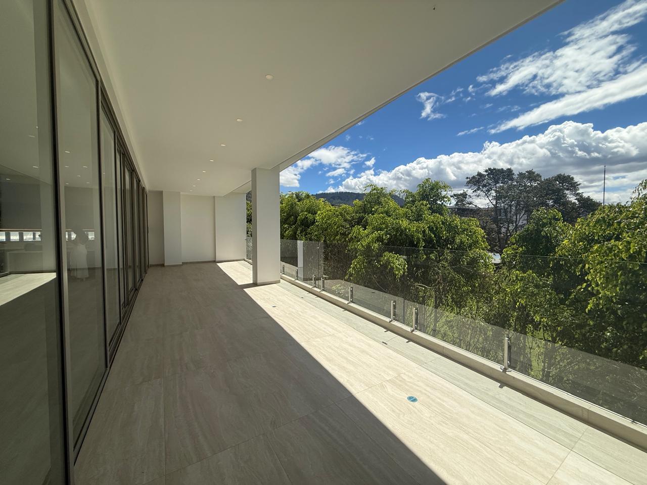 EXCLUSIVE 3-BEDROOM PENTHOUSE WITH PRIVATE TERRACE 3