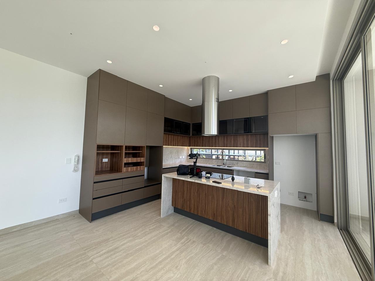 EXCLUSIVE 3-BEDROOM PENTHOUSE WITH PRIVATE TERRACE 5