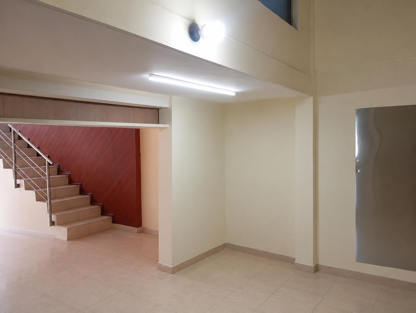Local en alquiler en Pichincha | Quito | Rumipamba, AI | Local comercial en renta 130m2 Av 10 de agosto sector Rumipamba, 130 m²