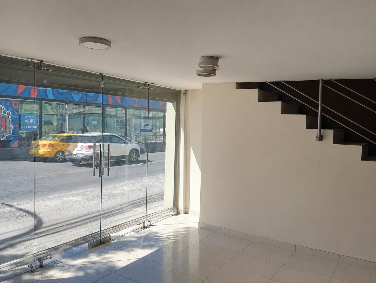 Local en alquiler en Pichincha | Quito | Rumipamba, AI | Local comercial en renta 300 m2 Av 10 de agosto sector Rumipamba, 300 m²