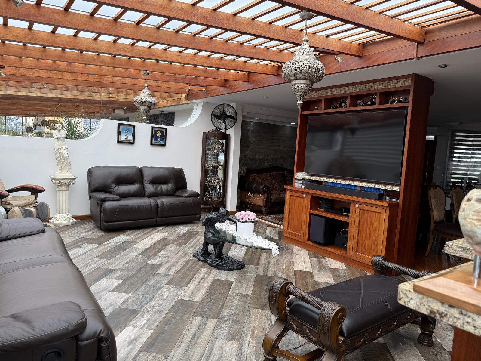 Casa en venta en Pichincha | Quito | Amagasí, San José y De los Guayacanes, 271 m²