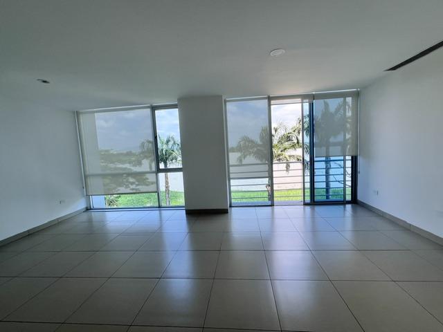 Apartment in River Towers 4