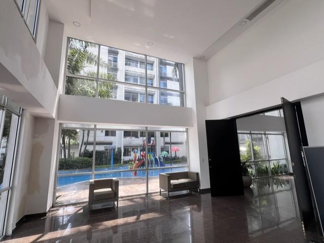Apartment in River Towers 2