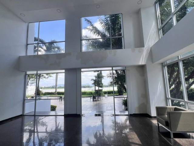Apartment in River Towers 3