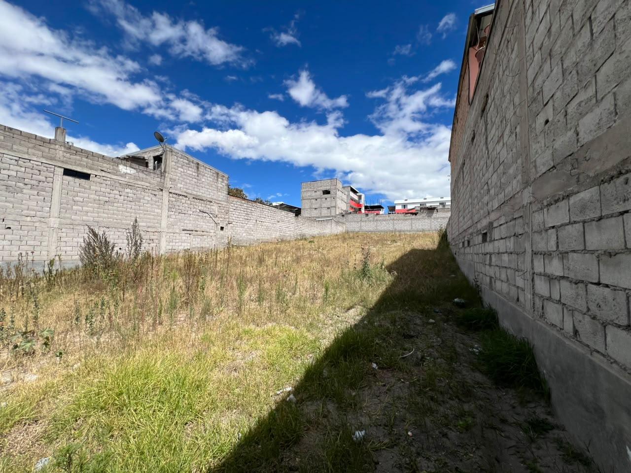 Land for Sale 834m2 in San Juan de Calderon 5