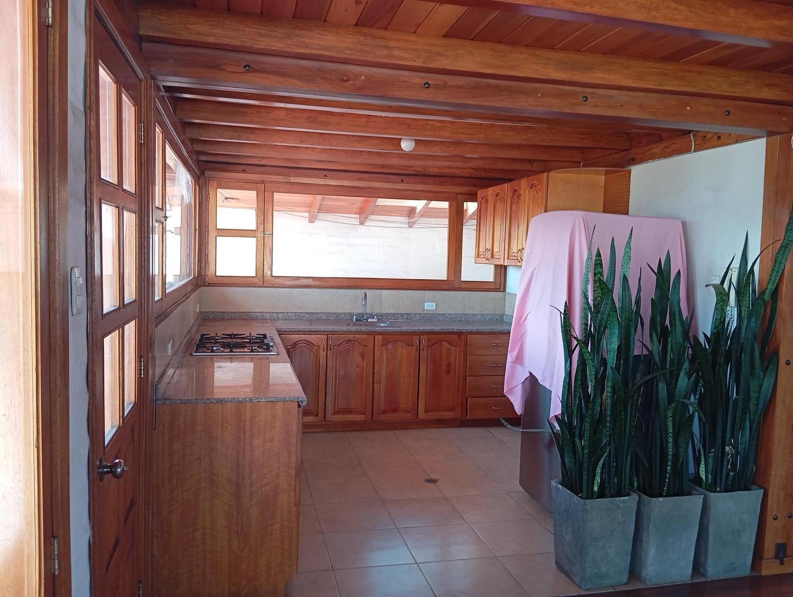Casa en venta en Pichincha | Quito | San Rafael, AI | Casa en Venta estilo rústico Sector San Rafael, calle Alfredo Dávila, 243 m²