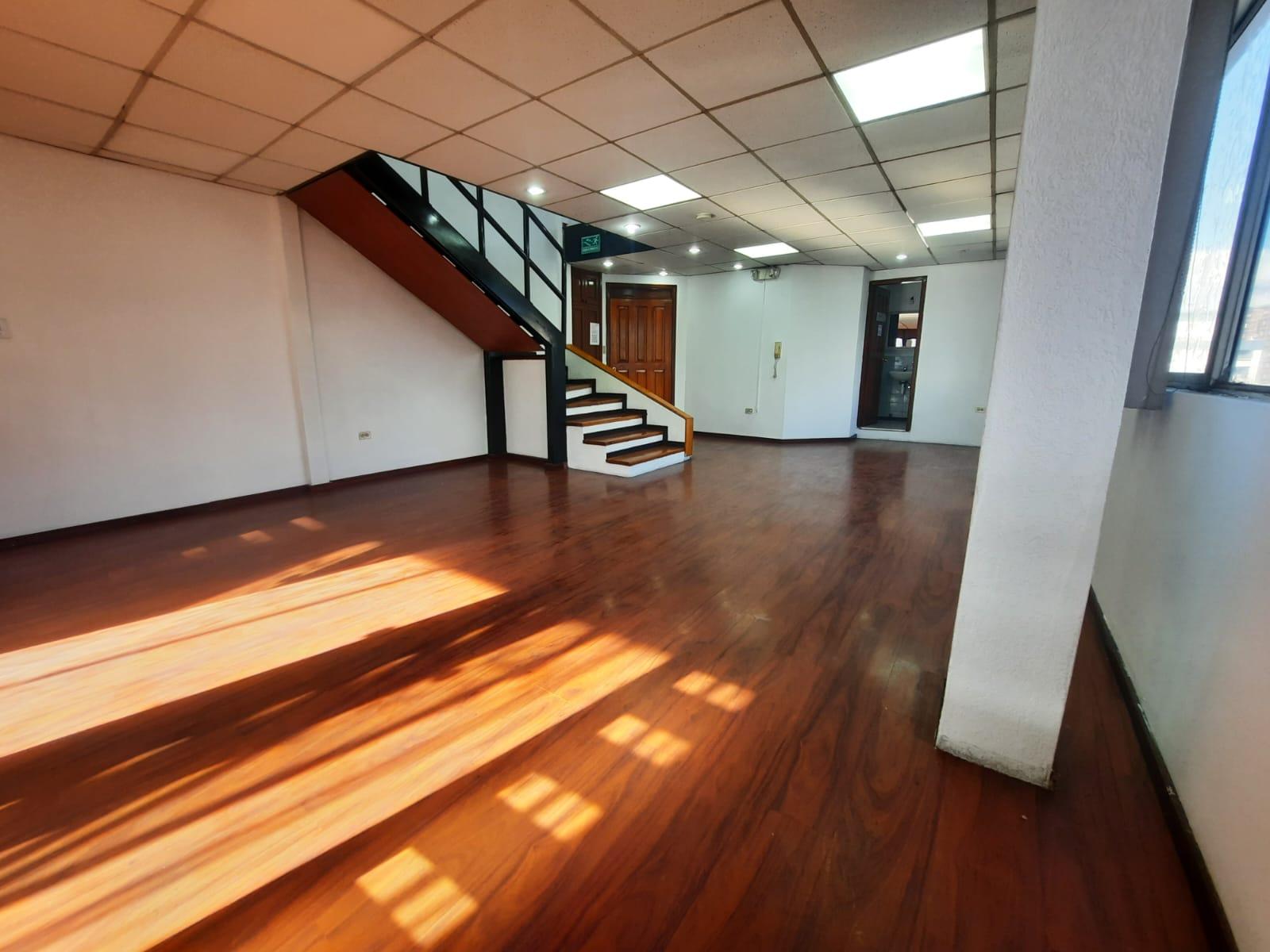 Duplex Office for Rent on Av. Amazonas Floor 6 4