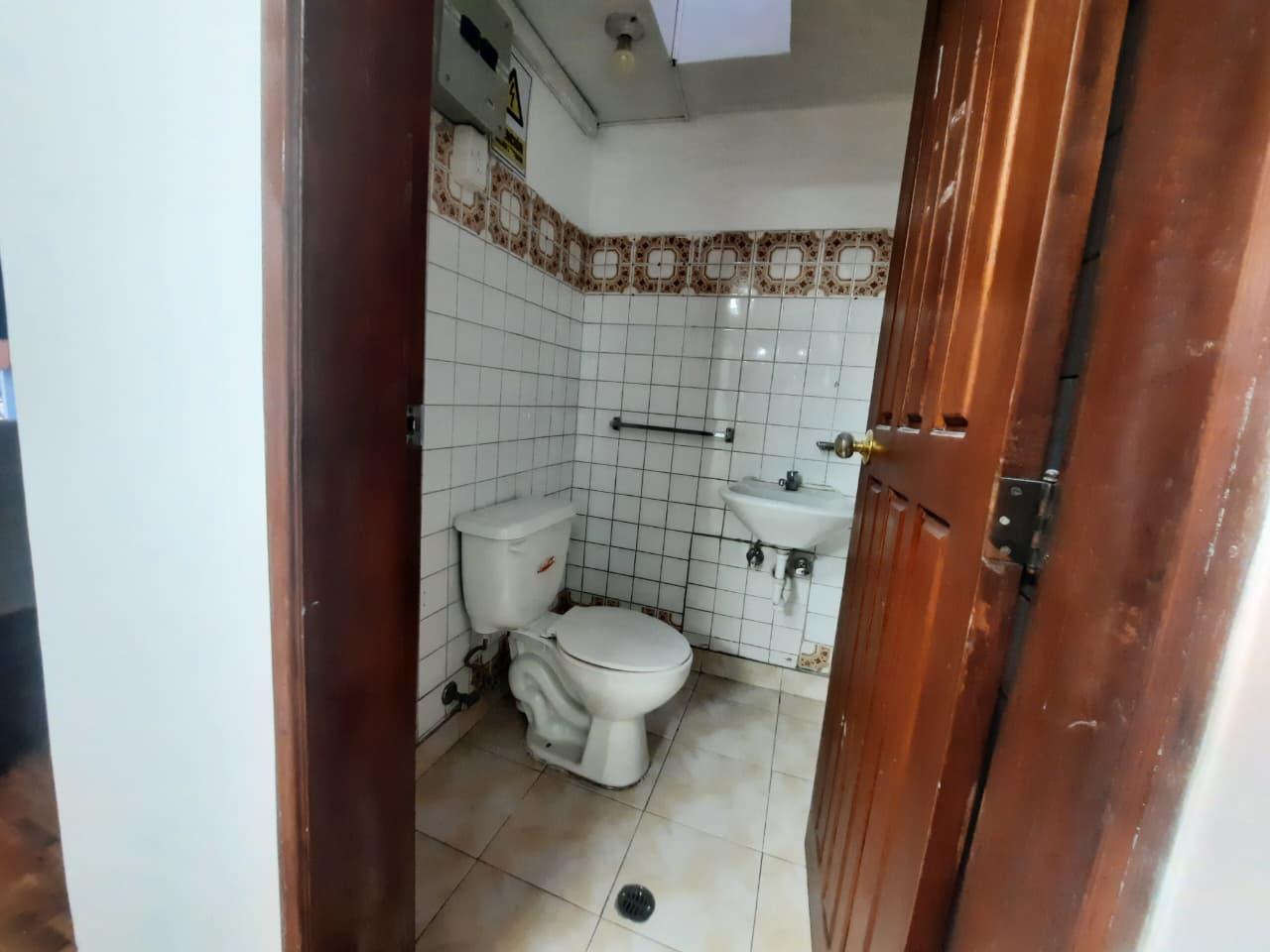 Office for Rent on A. Amazonas, 1st Floor 3