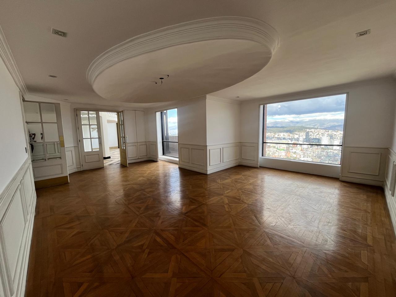 Style and Height: Premium Penthouse in Quito Tenis 5