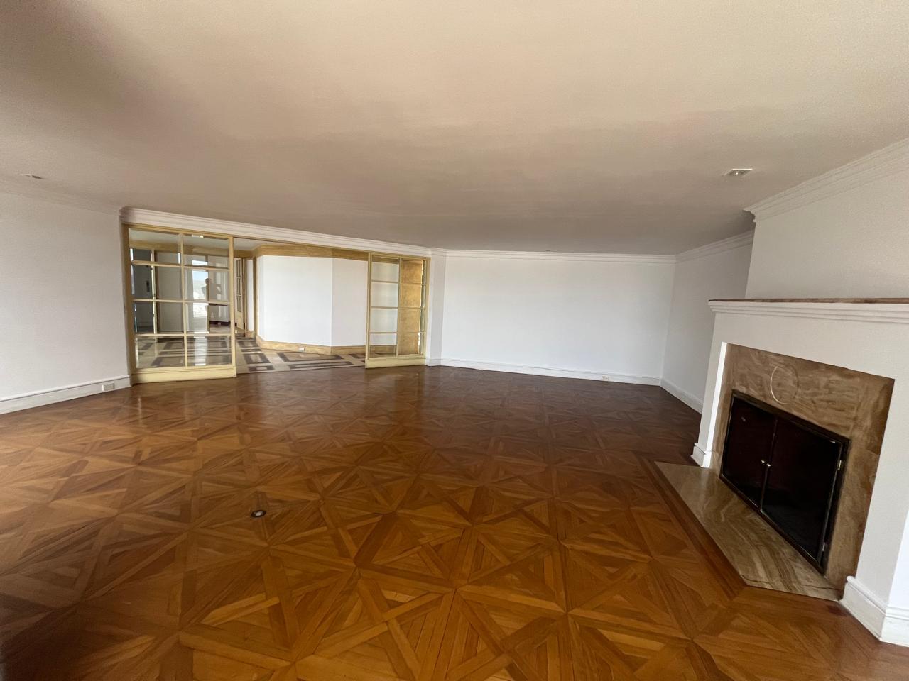 Style and Height: Premium Penthouse in Quito Tenis 3