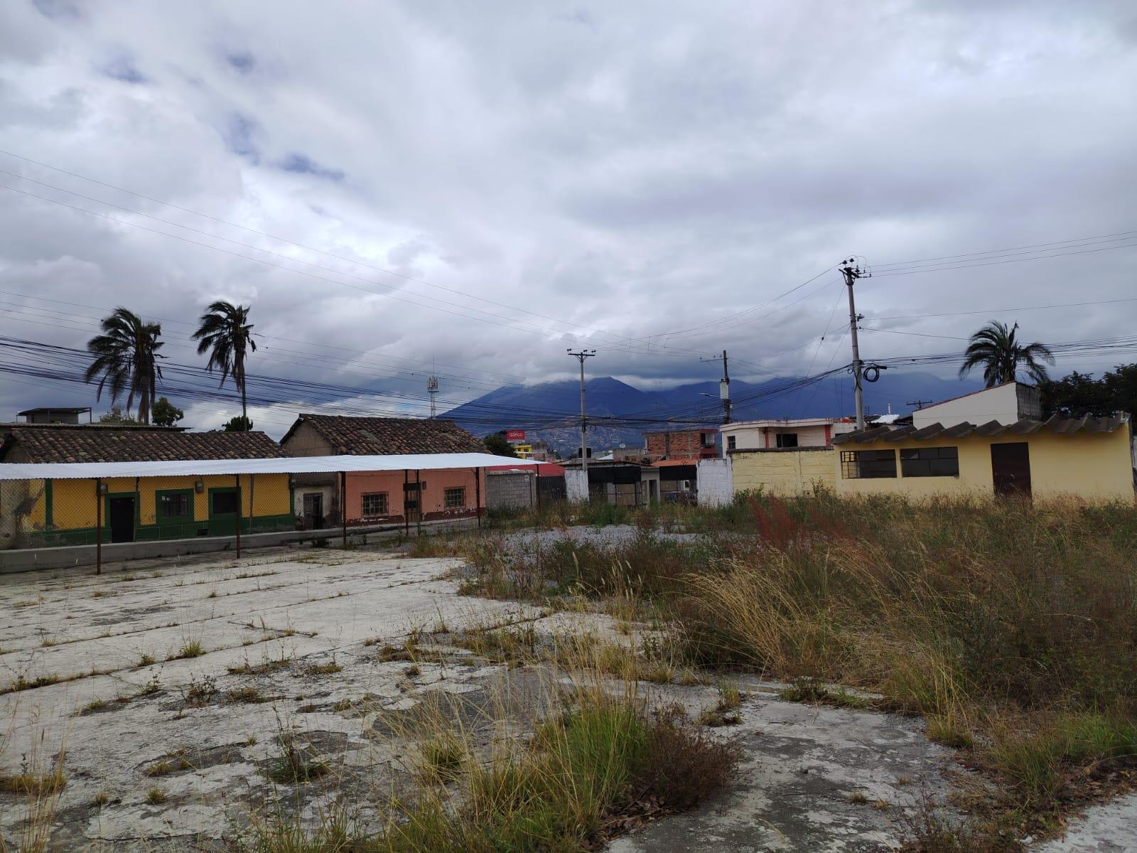 Land in Andrade Marín