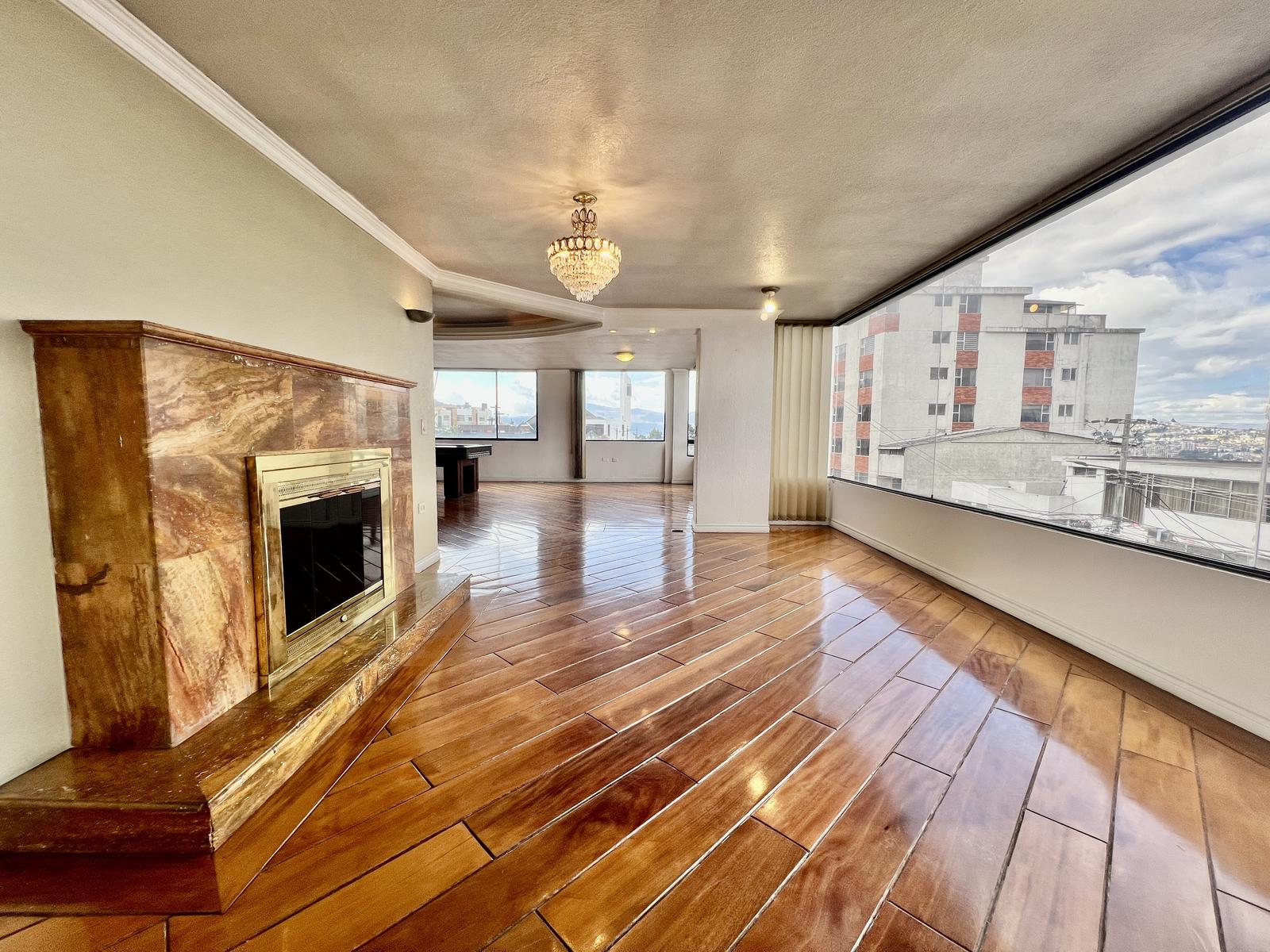 Apartment for Sale in Pinar Alto with 360° Panoramic Views and Private Terrace