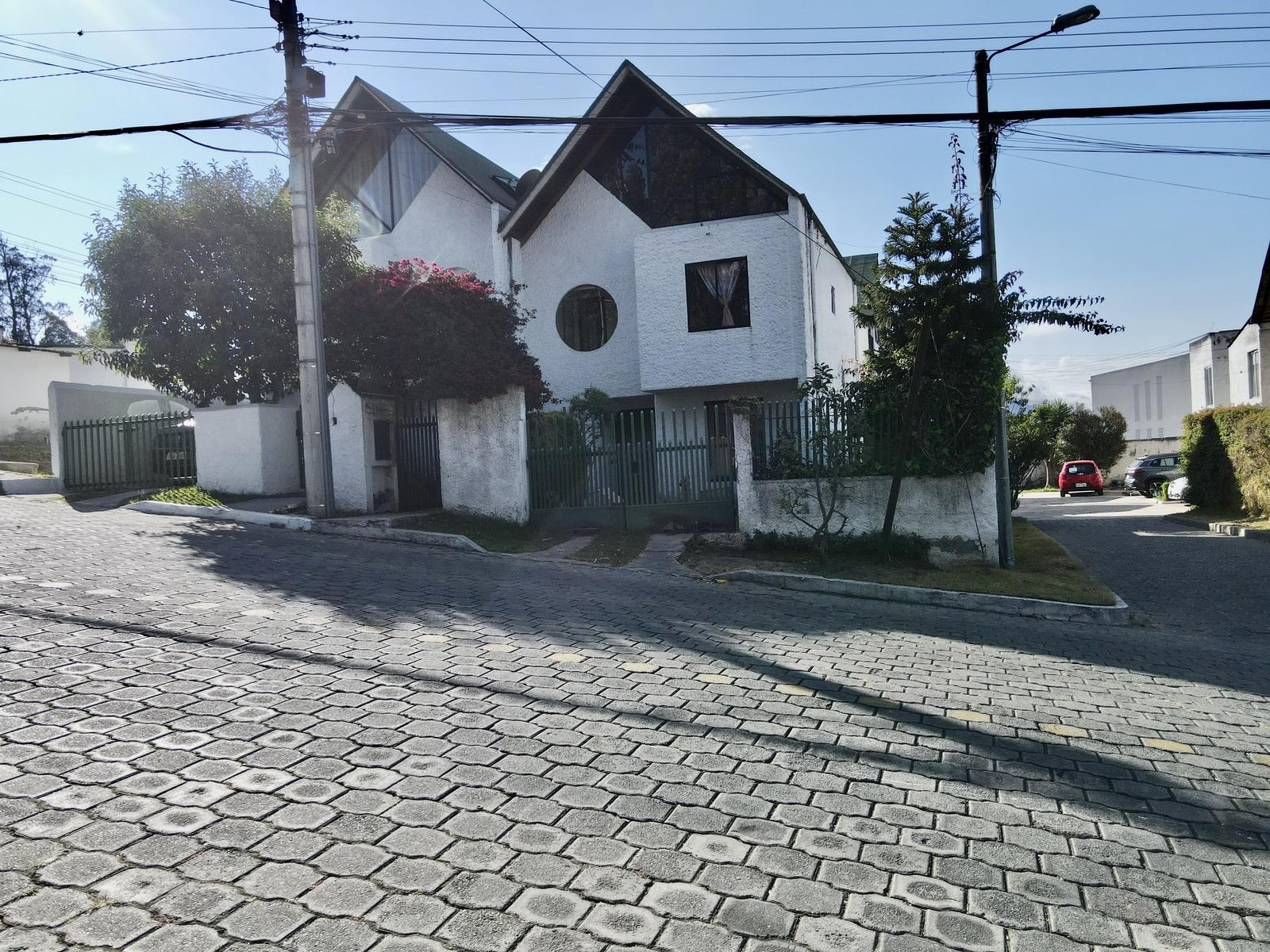 Corner House for Sale Near El Portal Shopping Center 5