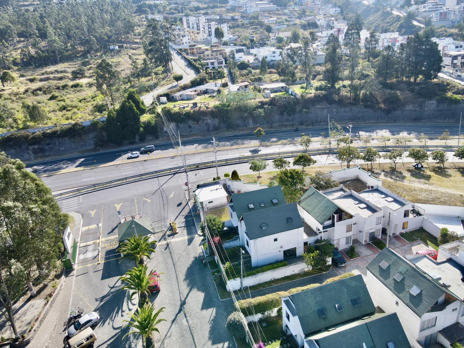 Corner House for Sale Near El Portal Shopping Center 3