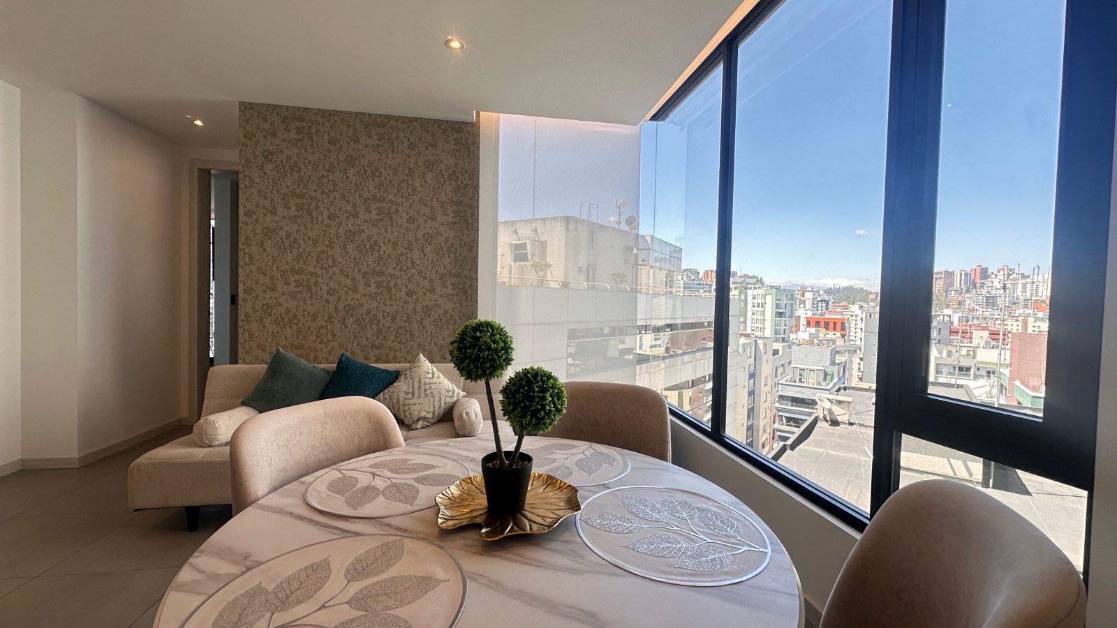 Departamento en alquiler en Pichincha | Quito | La Carolina, RENTA - SUITE REPUBLICA DEL SALVADOR - $ 900, 69 m²