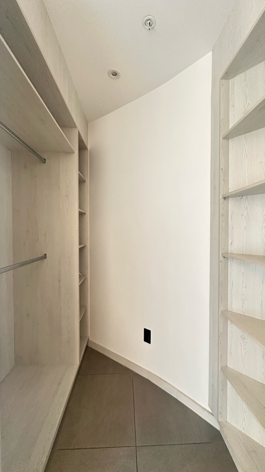 Departamento en alquiler en Pichincha | Quito | La Carolina, RENTA - SUITE REPUBLICA DEL SALVADOR - $ 900, 69 m²
