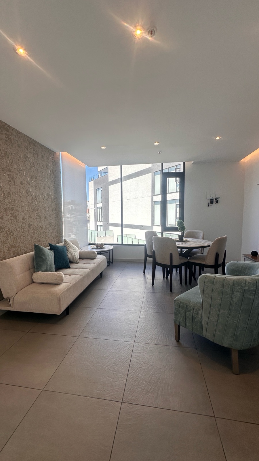 Departamento en alquiler en Pichincha | Quito | La Carolina, RENTA - SUITE REPUBLICA DEL SALVADOR - $ 900, 69 m²
