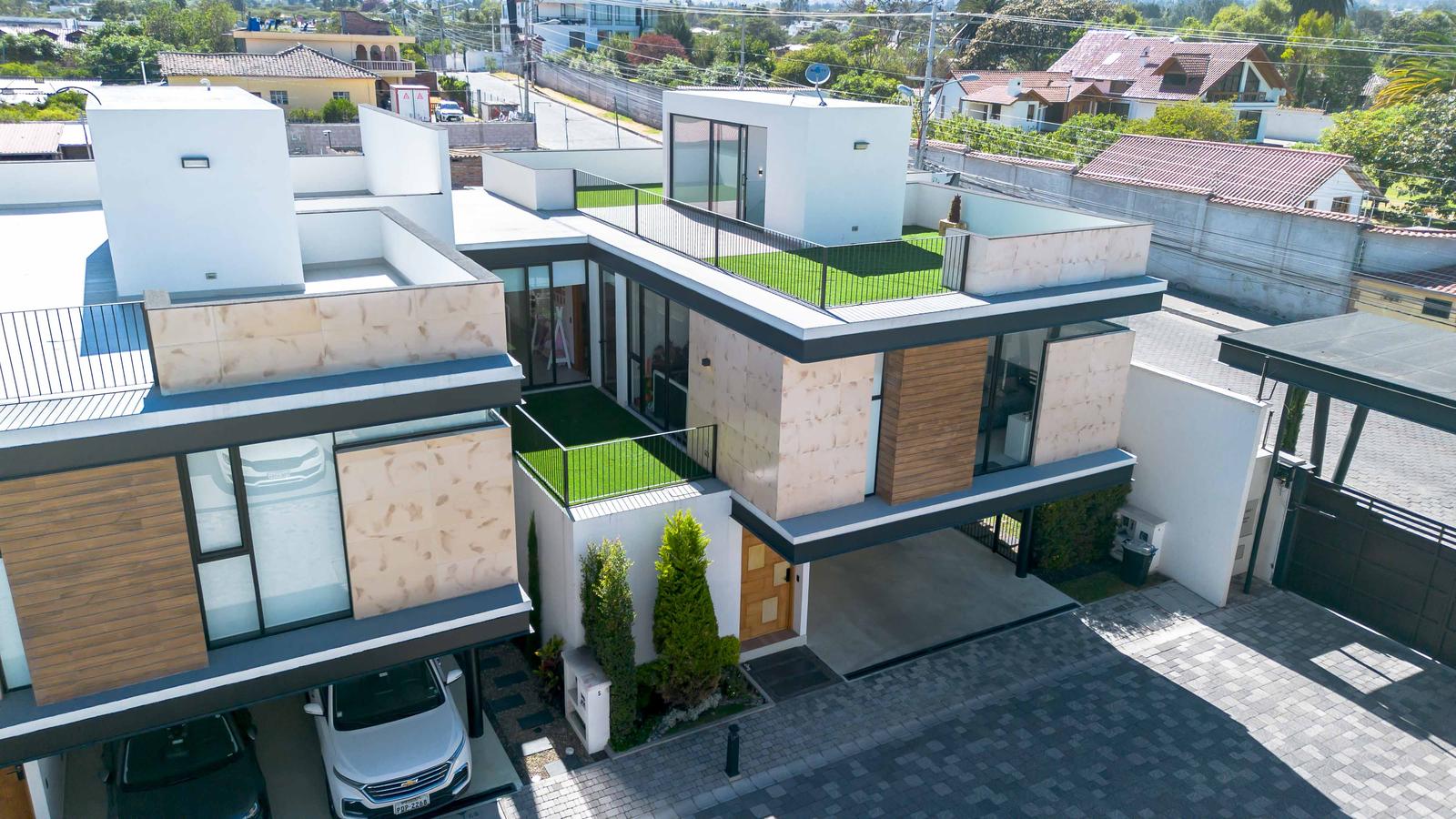 Casa en venta en Pichincha | Quito | Tumbaco, CASA MODERNA EN VENTA TUMBACO CON AMPLIO JARDIN, 275 m²