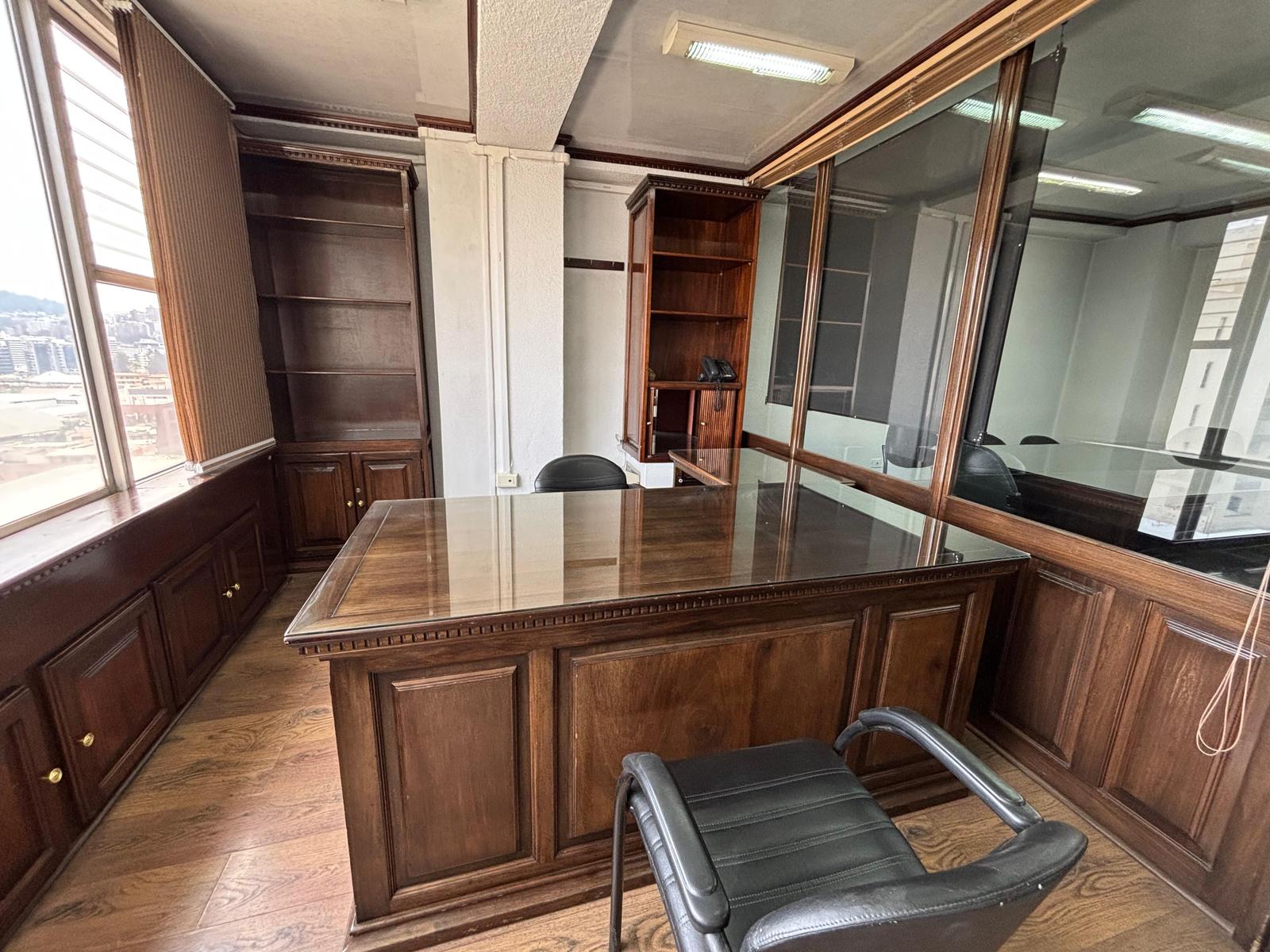 Oficina en alquiler en Pichincha | Quito | La Orellana, ARRIENDO OFICINA TOTALMENTE AMOBLADA SECTOR AVS. ORELLANA Y 10 DE AGOSTO, 144 m²