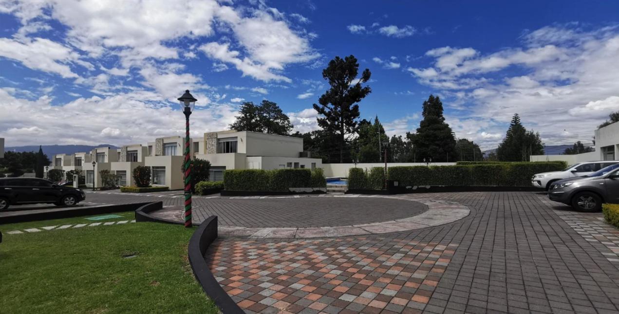 Casa en alquiler en Pichincha | Quito | Tumbaco, Casa en RENTA Tumbaco sector Hilacril Río San Pedro 2 plantas conjunto seguro, 270 m²