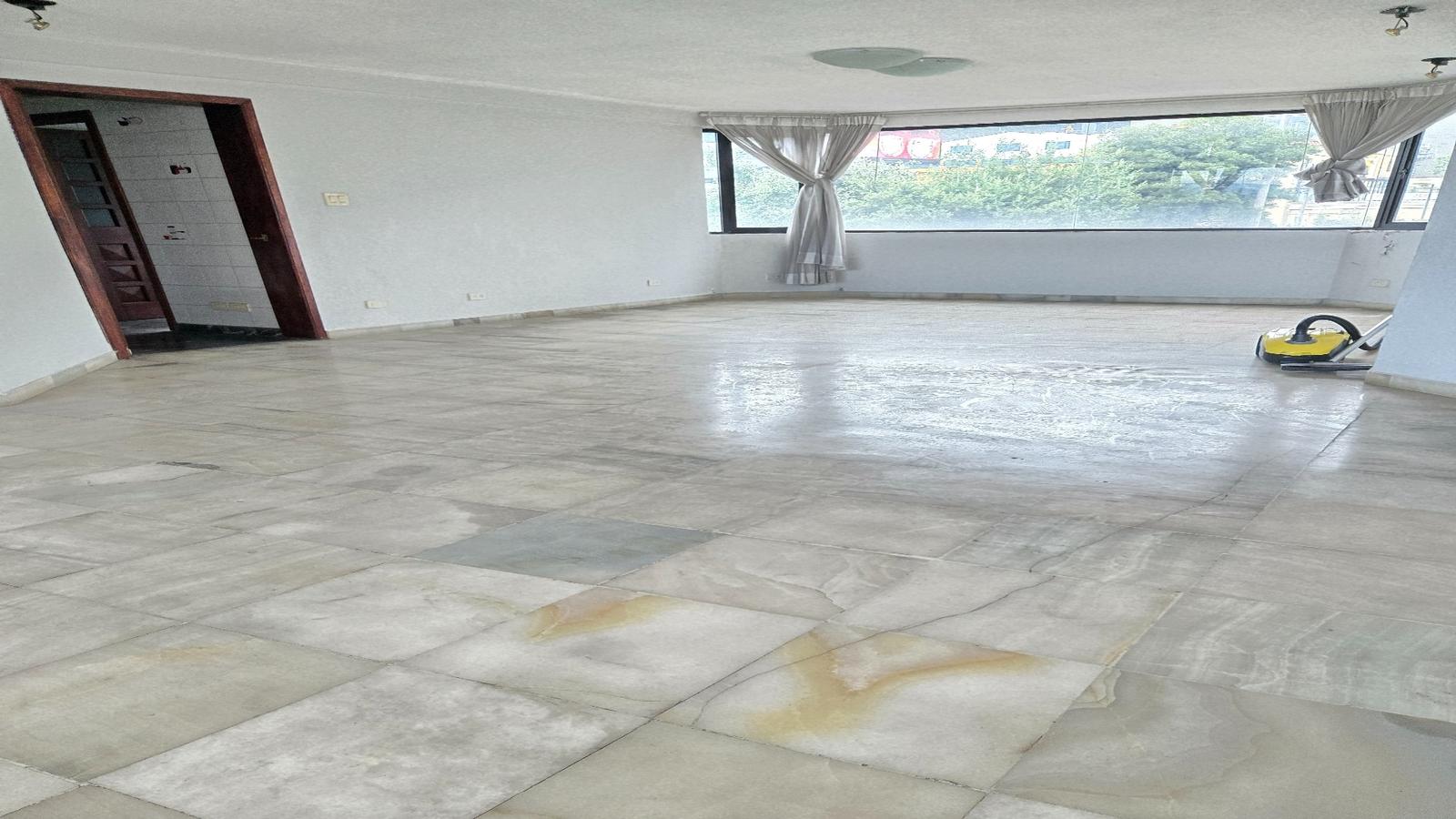 Selling Apartment with Panoramic View in El Bosque at an Excellent Price 250m2 2