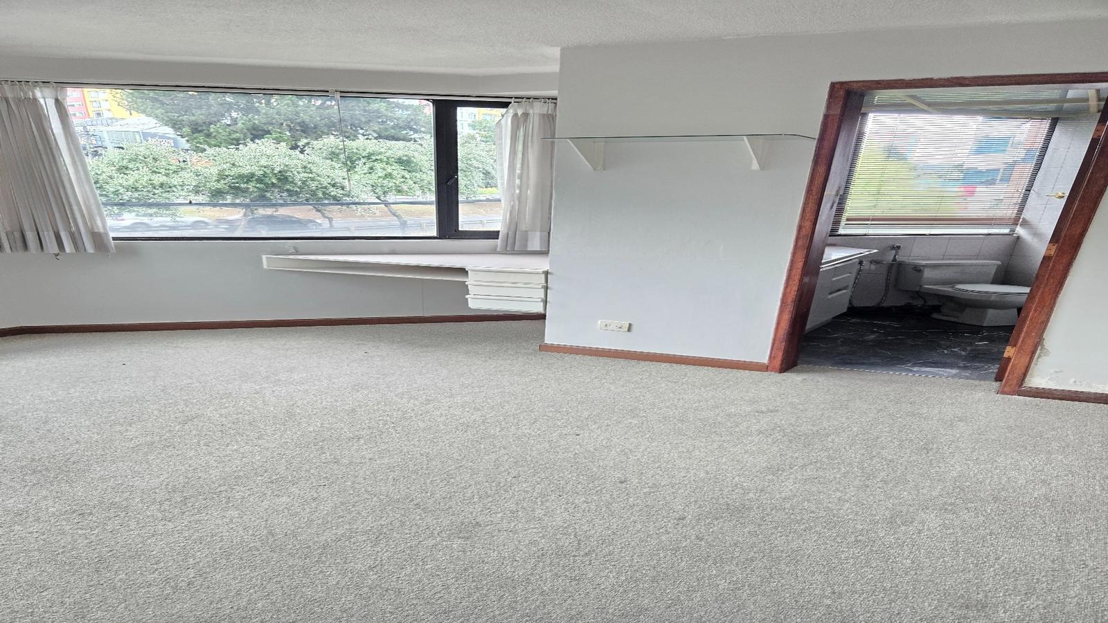 Selling Apartment with Panoramic View in El Bosque at an Excellent Price 250m2 5